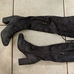 ❌ SOLD ❌Grey suede over the knee boots